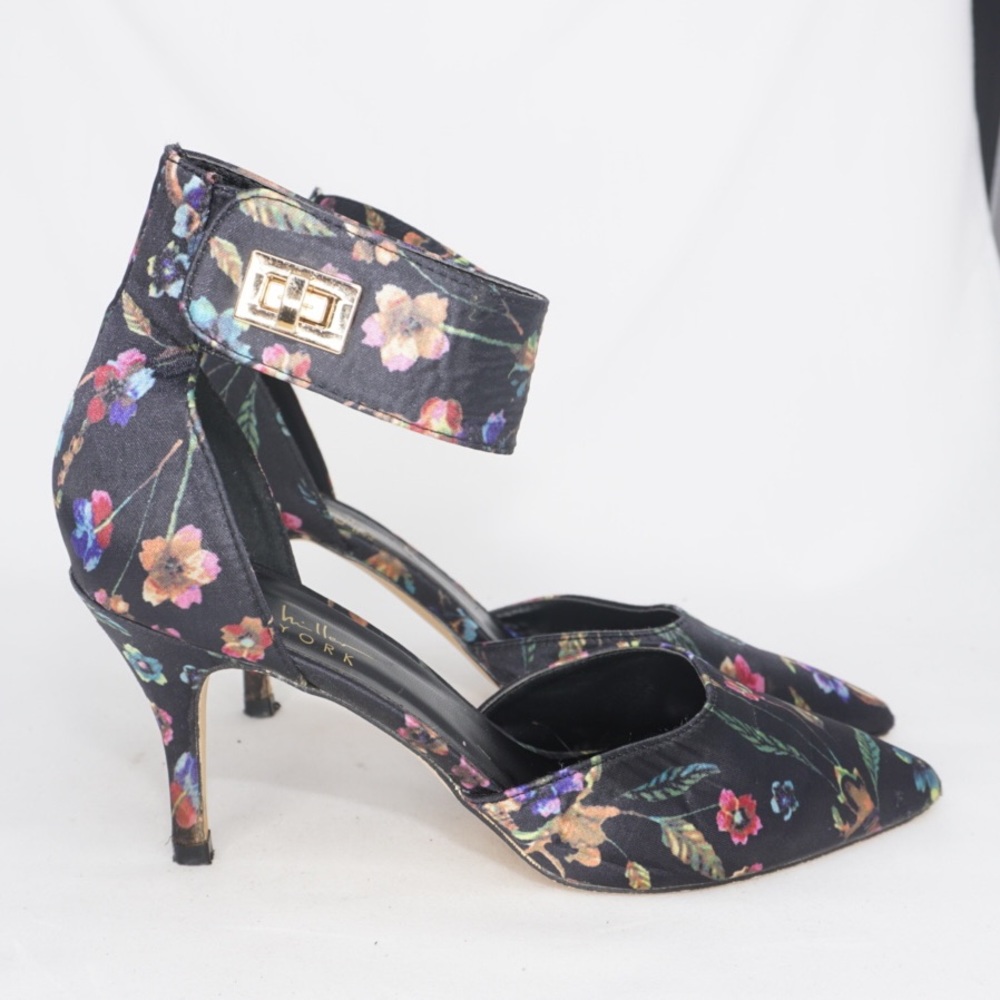 Nicole Miller Brandy Turn-Lock Pumps, Size 8 - Picture 6 of 10